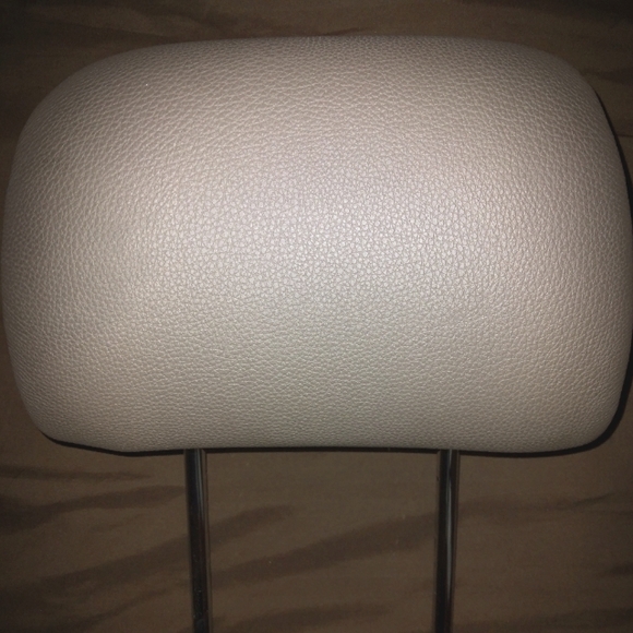 5 BEIGE BMW X5 3.0i LEATHER HEADRESTS W/ ALL EMBLEMS - Picture 2 of 9